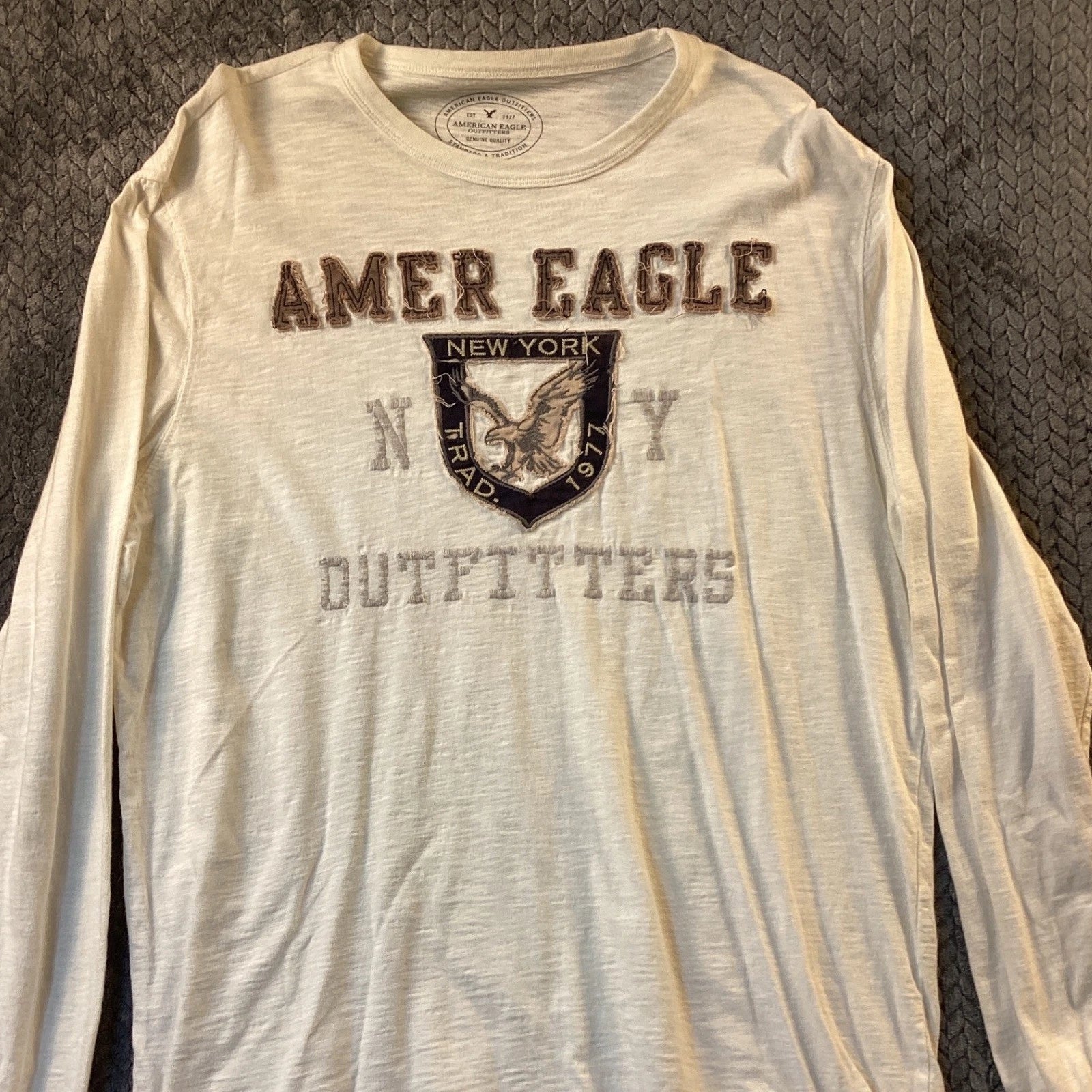 American Eagle Outfitters Mens XL Athletic Fit Long Sleeve Graphic Tee White